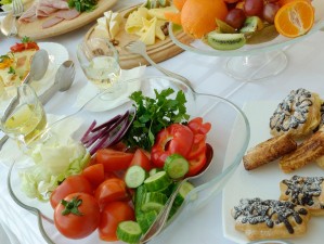 废土危机中食物的生存指南：野外箱子内食物的神秘作用详解