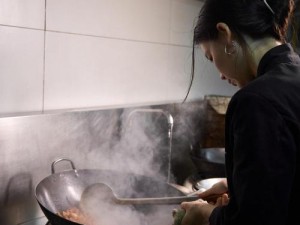 激战后厨 1-5 女性视角：女性视角下的激烈厨房战斗