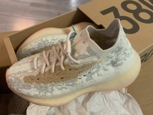 yeezy380 蜜桃粉和白色，潮流与甜美完美融合，打造独特时尚风格